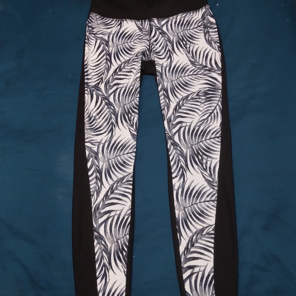 Xersion black and white Activewear leggings